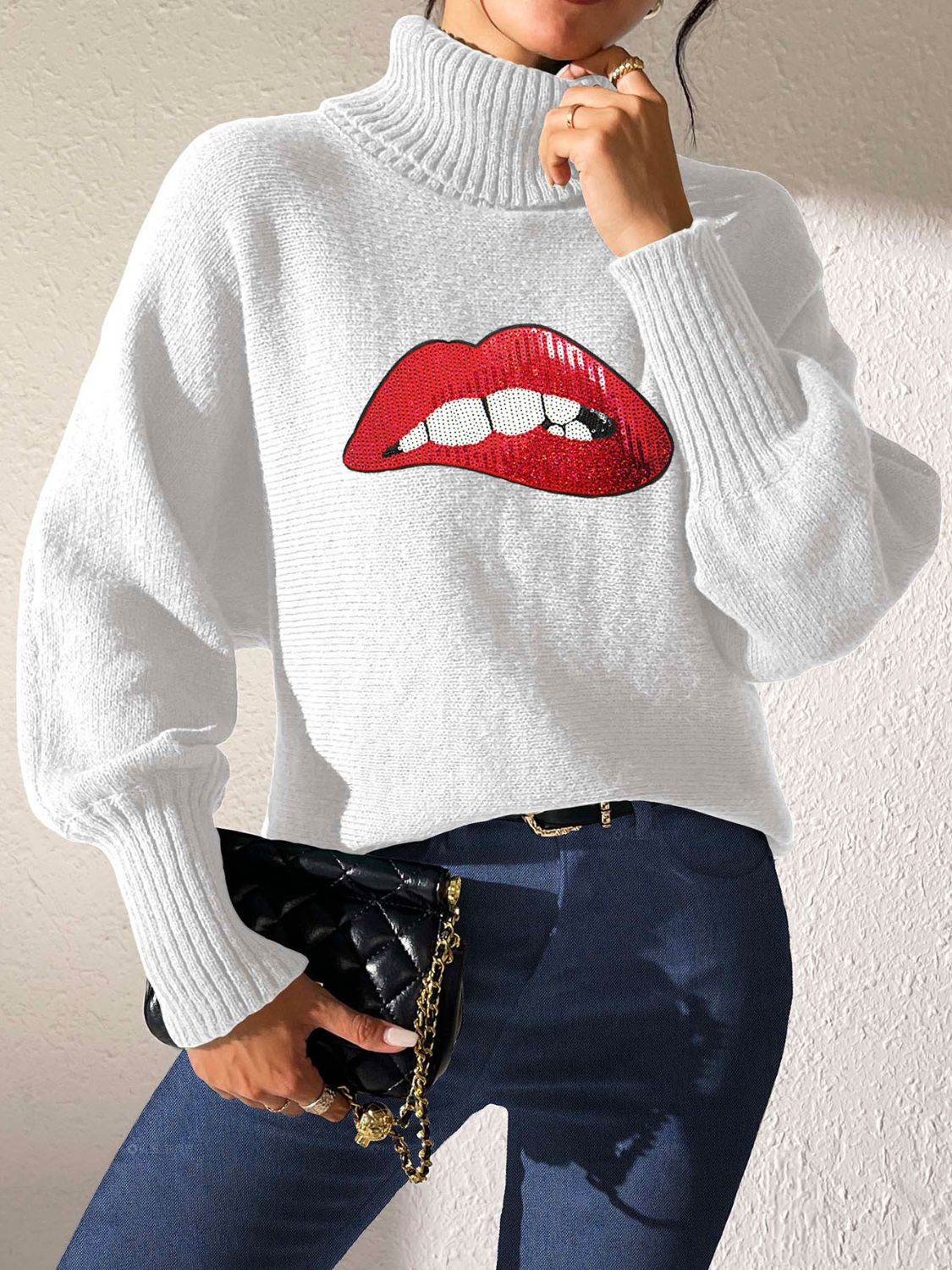 Lip Turtleneck Long Sleeve Sweater - White / S