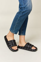 Pyramid Stud Toe Band Footbed Sandals - Black / 6